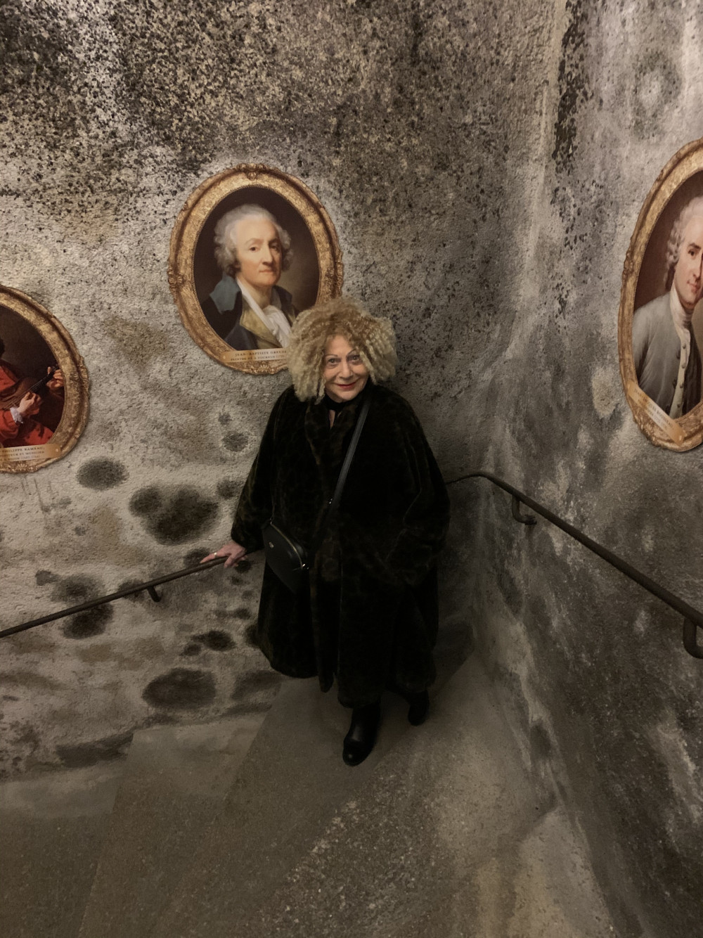 Als Uschi im WeekendKrimi «Mord auf Seite 3». Beaune, Silvester 2019/2020.