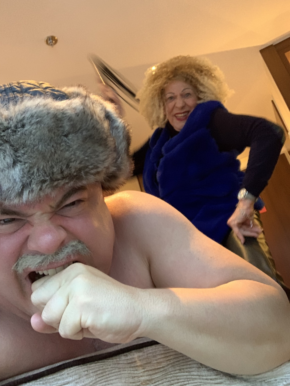 Hedy Kaufmann peitscht Peter Denlo aus. «WeekendKrimi», 2019.