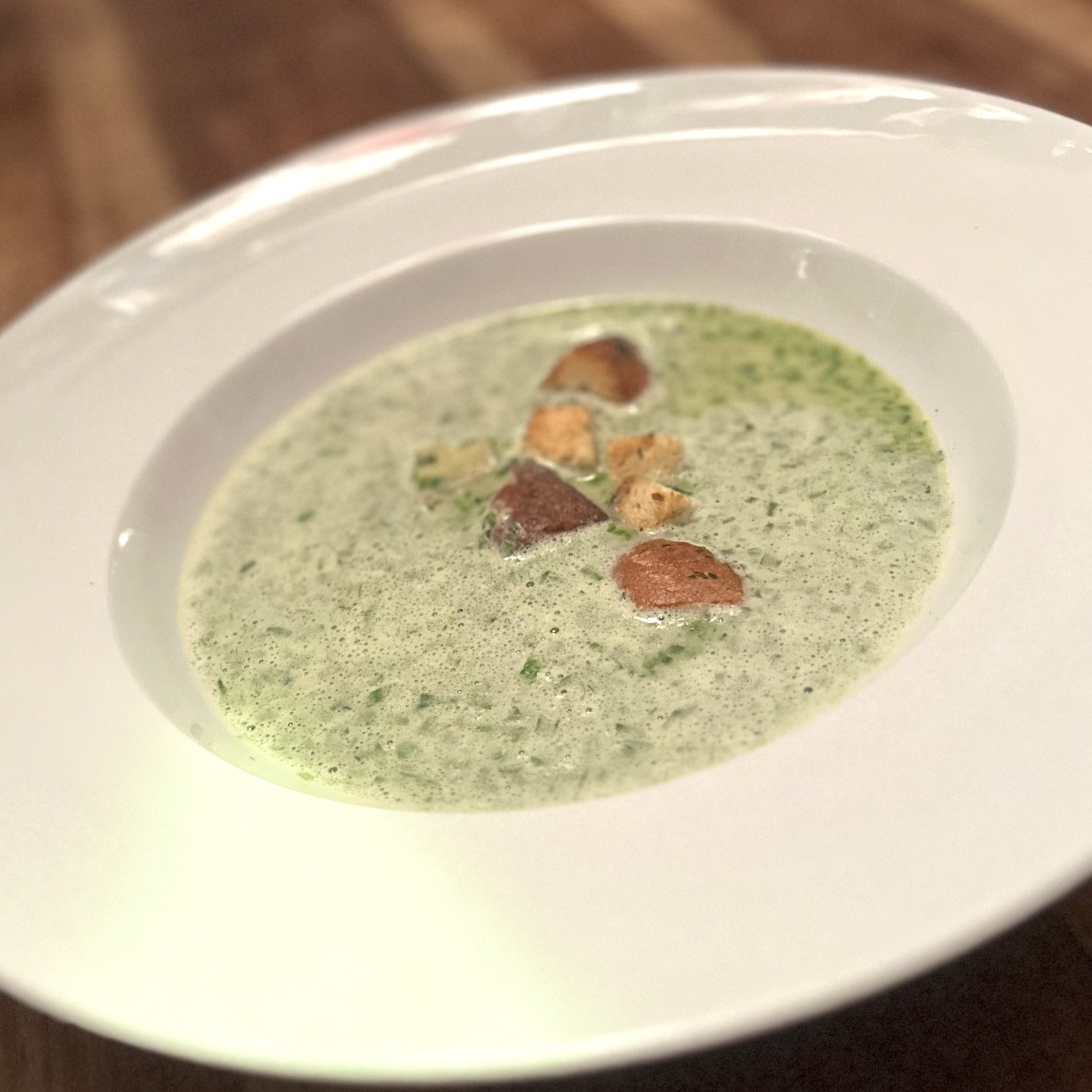 Frühlingshafte Biersuppe mit Bärlauch